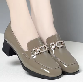 Zapatos de Charol con Tacón Bajo – Estilo Clásico y Elegante by Lunara Boutique